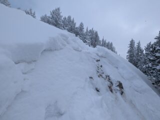 Jan 9, 2026: A short, steep cut bank in an open area that easily released when it was stepped on.  The crown shows the setup we've been talking about: a slab overlying weak facets.